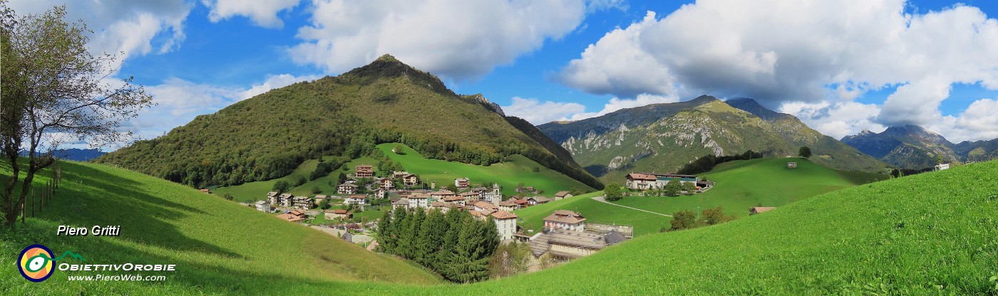 68 Dal roccolo vista  panoramica su Valpiana e verso il Monte Castello, Cima Menna e Pizzo Arera.jpg